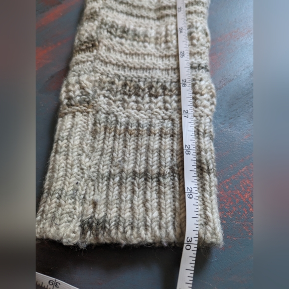 💙 WIND RIVER 💙 Oversized Sweater, Neutral Colors - Picture 6 of 6